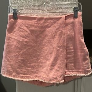 Bubblegum pink Le LI’s Collection denim skort.